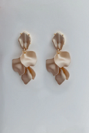Leaf earrings pearl, nougat