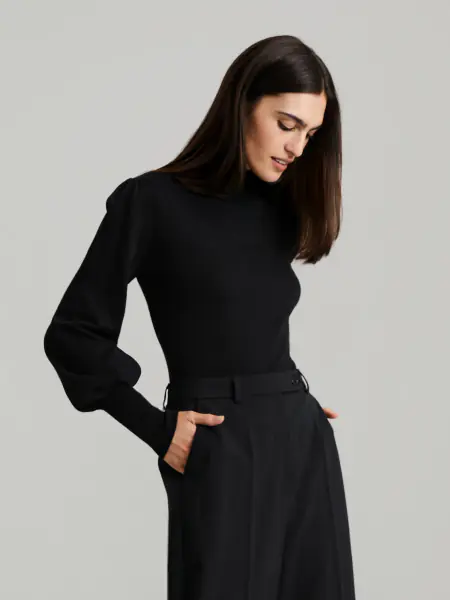 Kasian pooloneule, musta