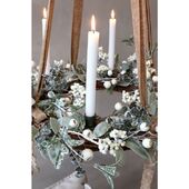 Wreath with berries & snow 45cm, green