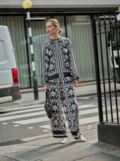 Milkey linocut blouse, salute navy