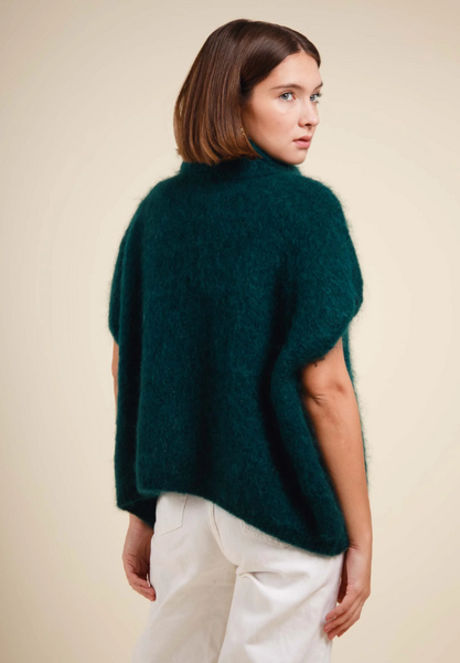 Sleeveless turtleneck sweater, alpine