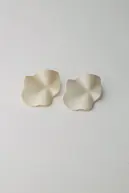 Lip earrings S, pearl white