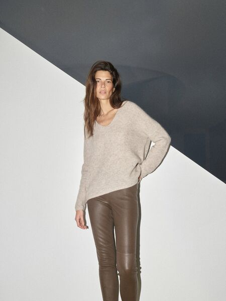 Thora v-neck knit, feather gray