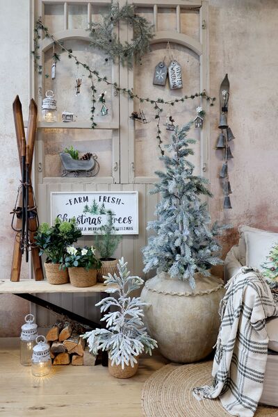 Sign Christmas trees, antique white