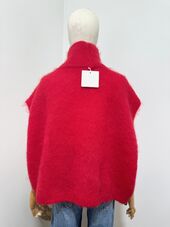 Sleeveless turtleneck sweater, red