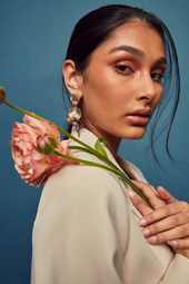 Leaf earrings, pearl nougat