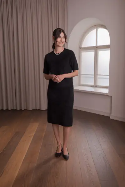 Kaia knee length cashmere skirt, black