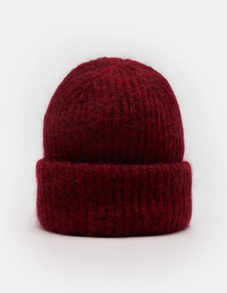 Adalyn beanie, velvet cake