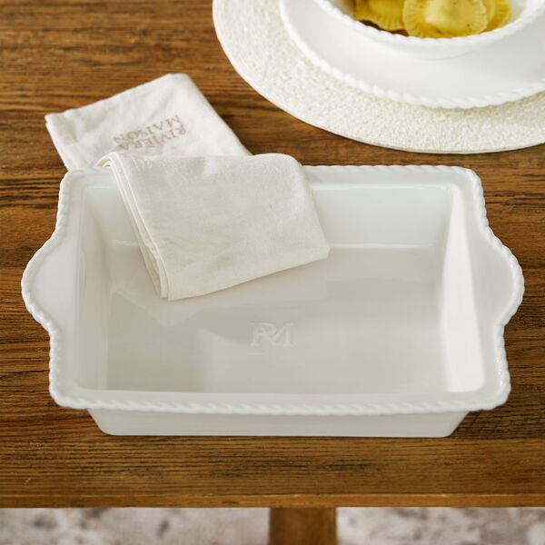 Elegant twist oven dish