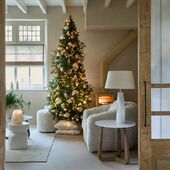 Bovery footstool, white lion