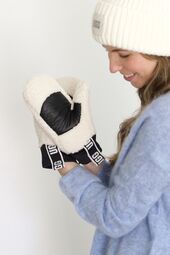 UGGfluff mitten with logo tape, nimibus