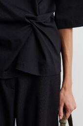 Arkai drape tee, black