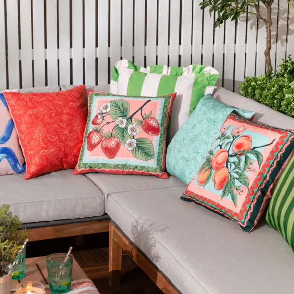 Anemone strawberries ourdoor cushion 43x43, multi