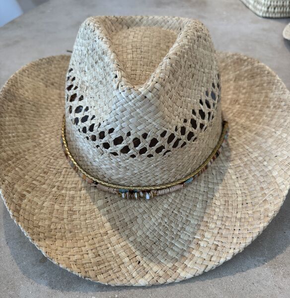 Miley cowboy hat, nature
