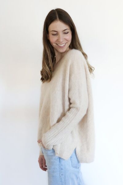 Bianca wool blend v-neck knit, champagne