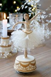 Noël ballerina with carousel, antique white
