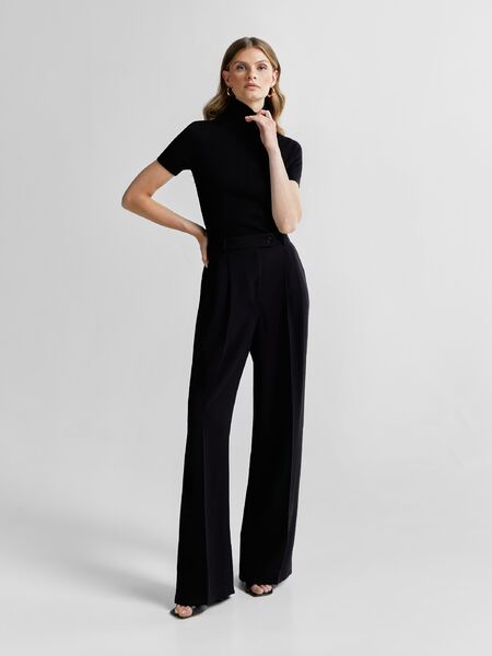 Pola pooloneule, musta