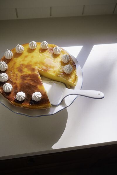 Stoneware Wavy Cake Server, White/Blue