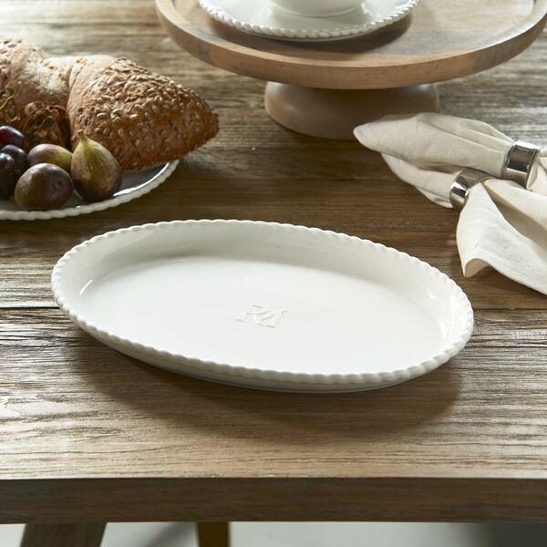 Elegant twist serving plate