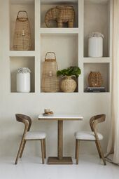 Flourishing vase tall