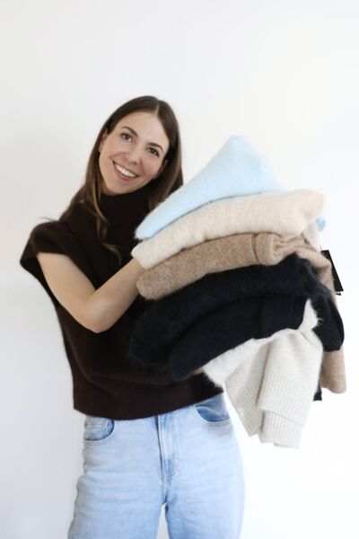 Rina raccoon blend rollneck knit, americano