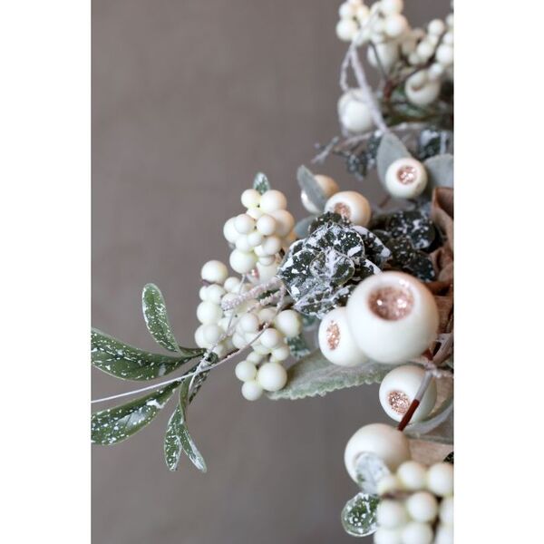 Wreath with berries & snow 45cm, green