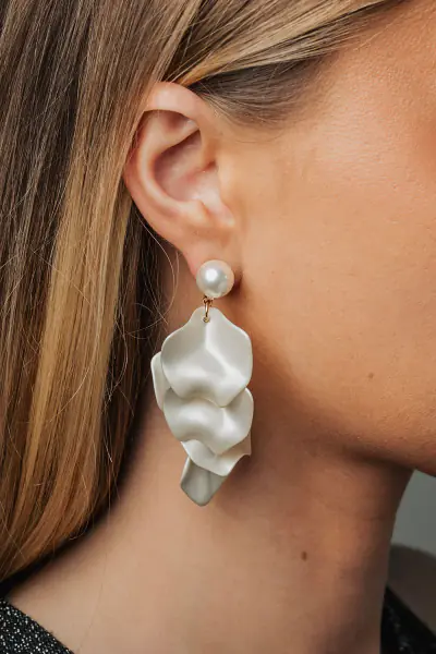 Pearl leaf earrings, white