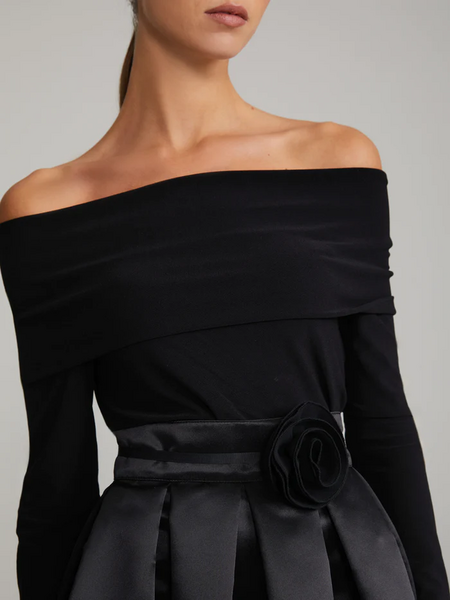 Roseann asuste, musta